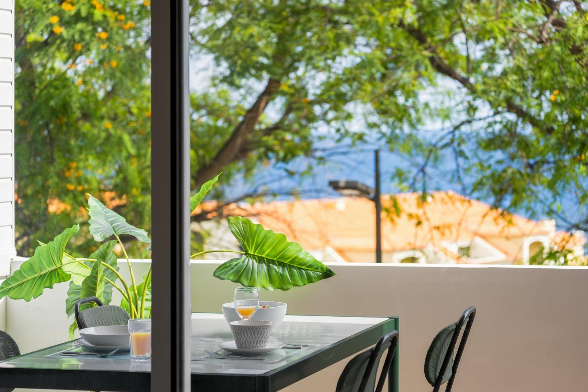 Lido Ii By An Island Apartment Funchal (Madeira)